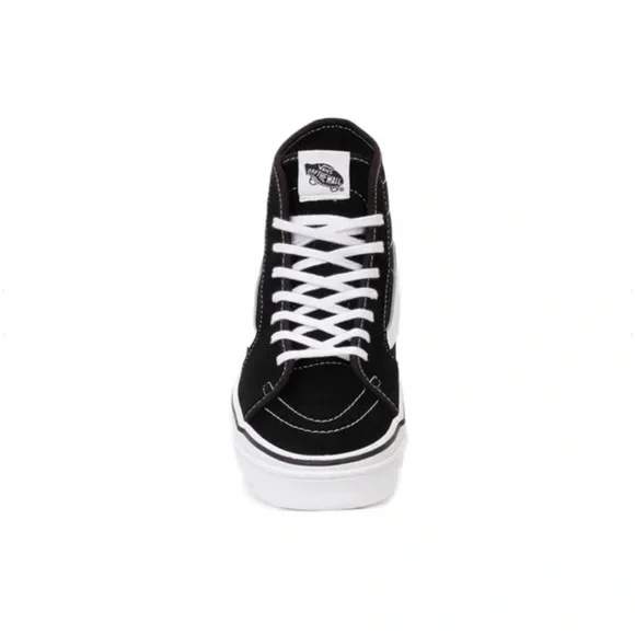 Vans WMNS Sentry Sk8-Hi
Black/White
VN0A5KY5BA2
Sneakers - Picture 3 of 16